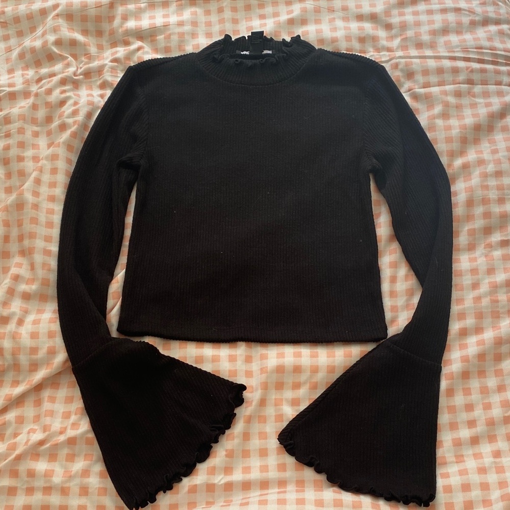 Forever 21 Black Long Sleeve Ruffled Top